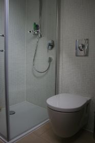Bad OG (Dusche).jpg